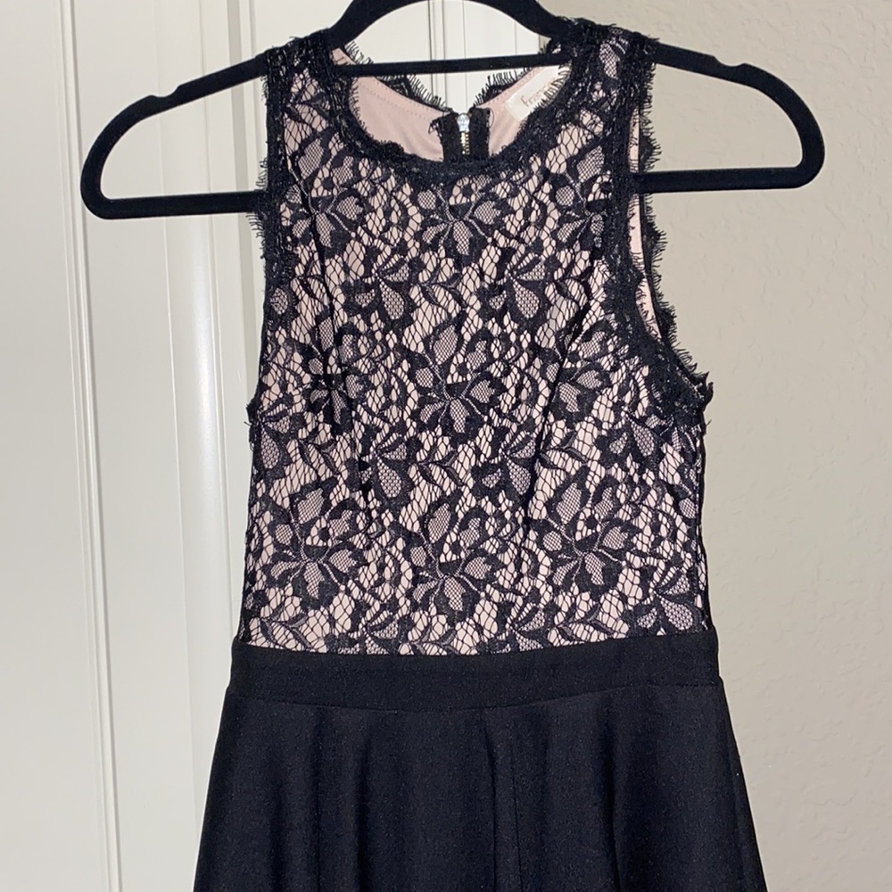 Gorgeous lace Francescas dress - Picture 2 of 4